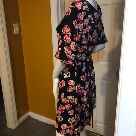 Flower pattern dress - Picture 3 of 3